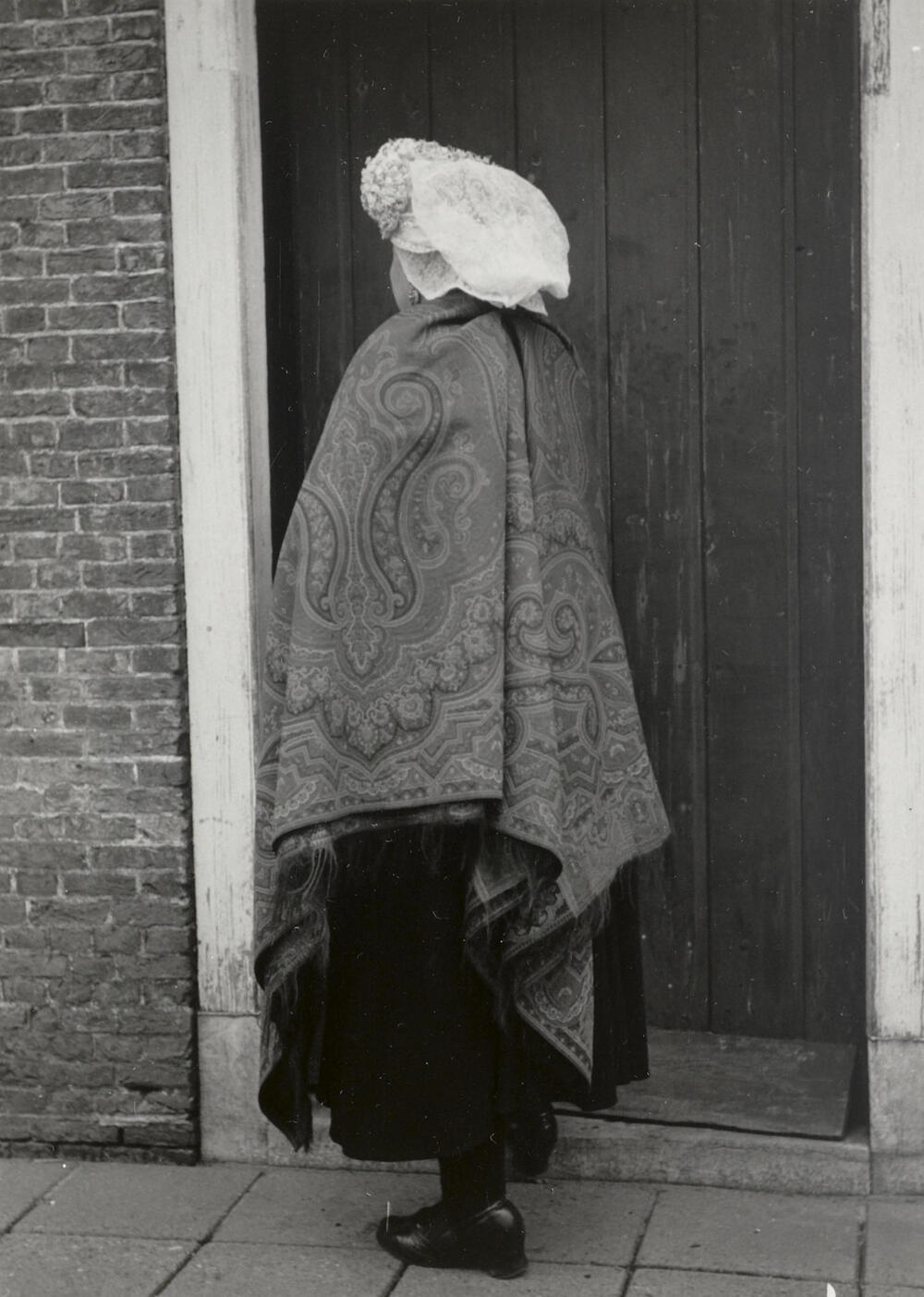 Vrouw uit Princenhage in streekdracht, 1950