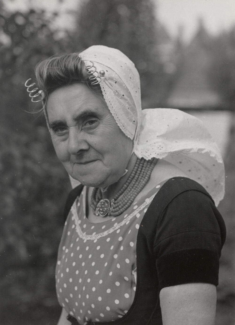 Vrouw uit Veere in Walcherse dracht, 1950