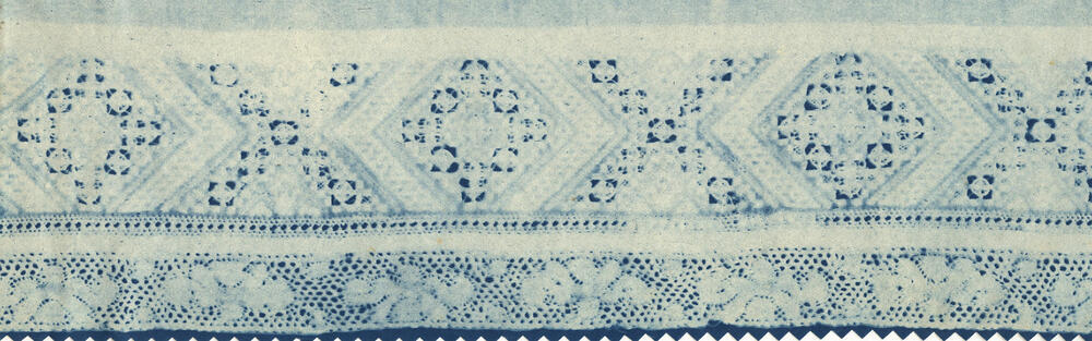 Detail van een doekje met sneewerk en Hollandse kant, Marken