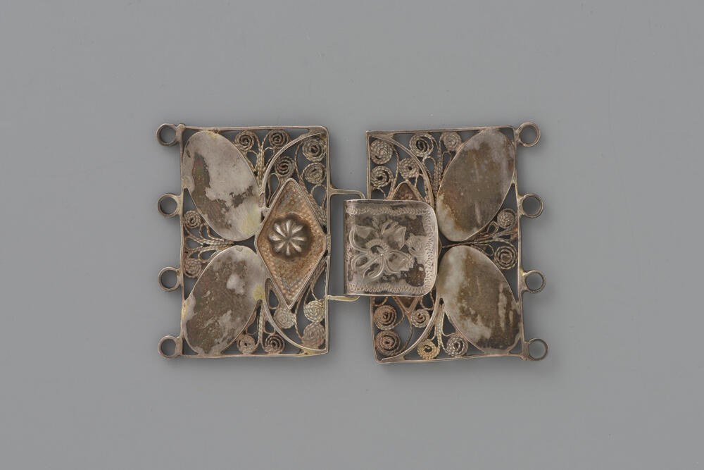 Netteslotje of mantelineslotje, Zuid-Beveland, 1865–1875