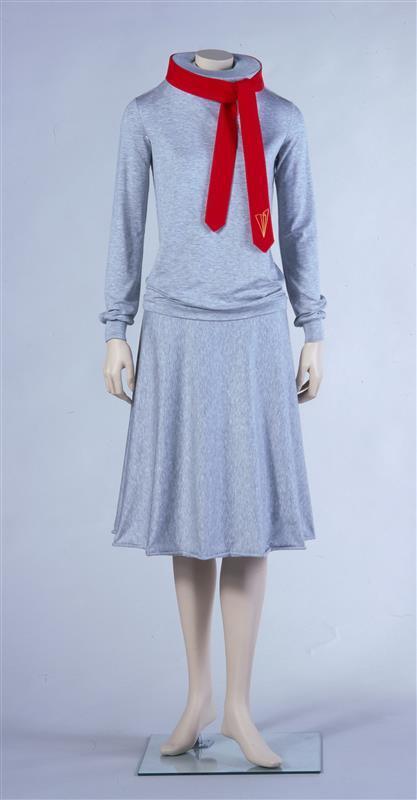 Damesensemble bestaande uit top, rok en 'logo'-shawl