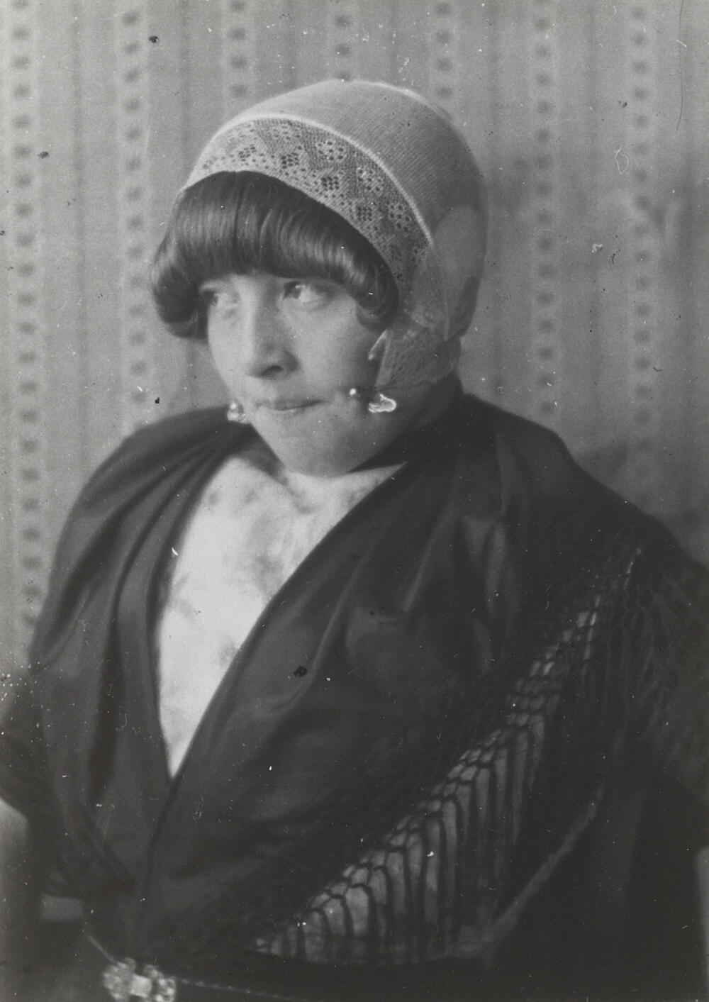 Vrouw in Urker dracht, circa 1916