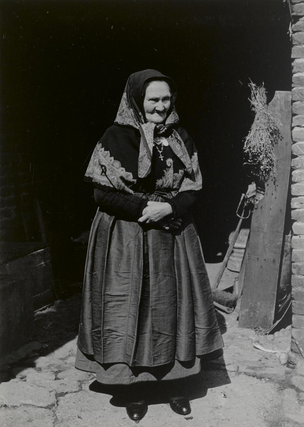 Vrouw in streekdracht uit Stein, 1952