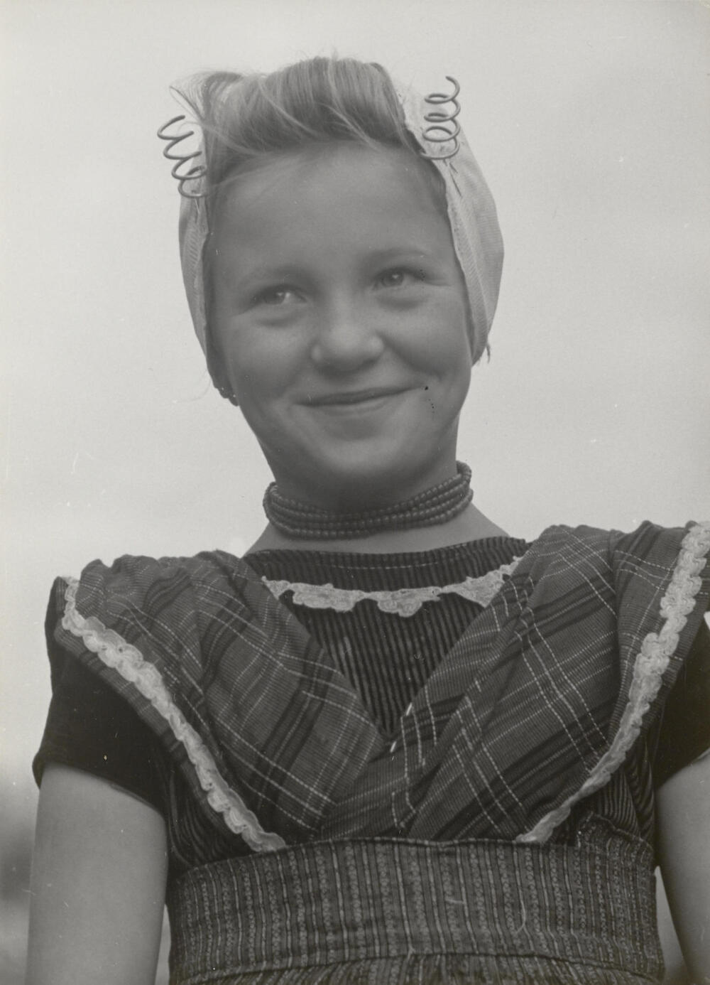Klazina van Belzen in Arnemuider dracht, 1950