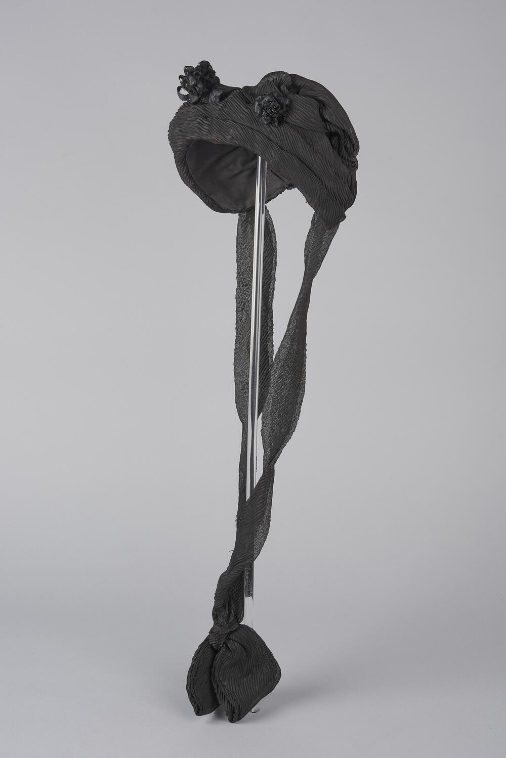 'Kipje' of kapothoed voor in de rouw, Noord-Beveland, voor 1948