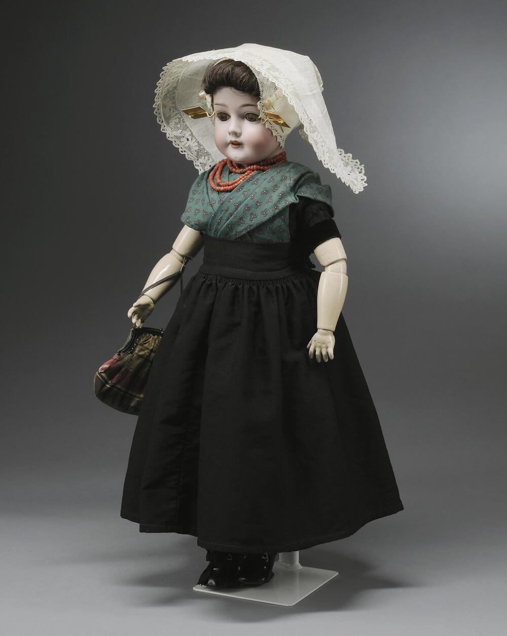 Pop gekleed als vrouw van Zuid-Beveland, voor 1962