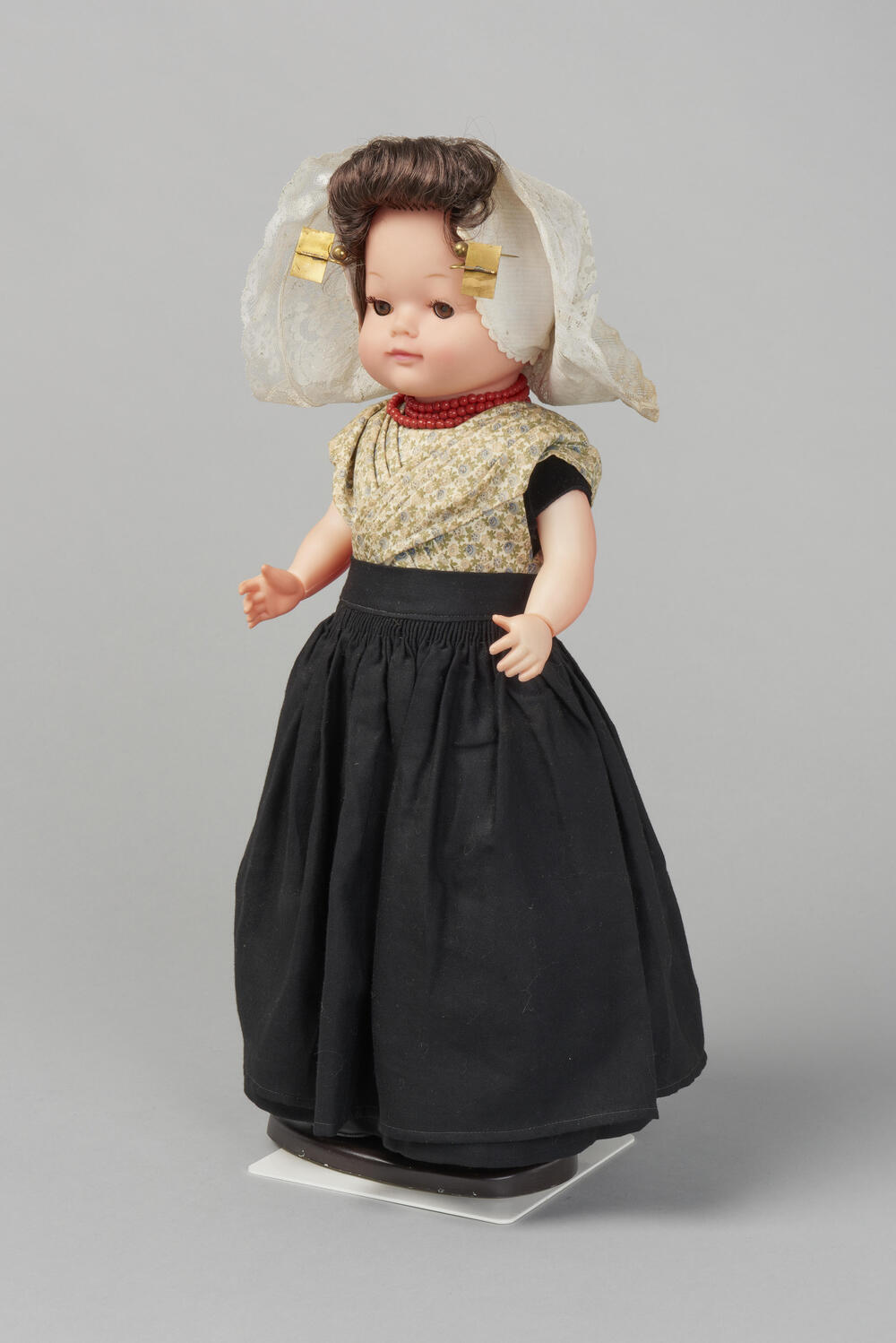 Pop, gekleed als een vrouw van Zuid-Beveland, 1950–1990