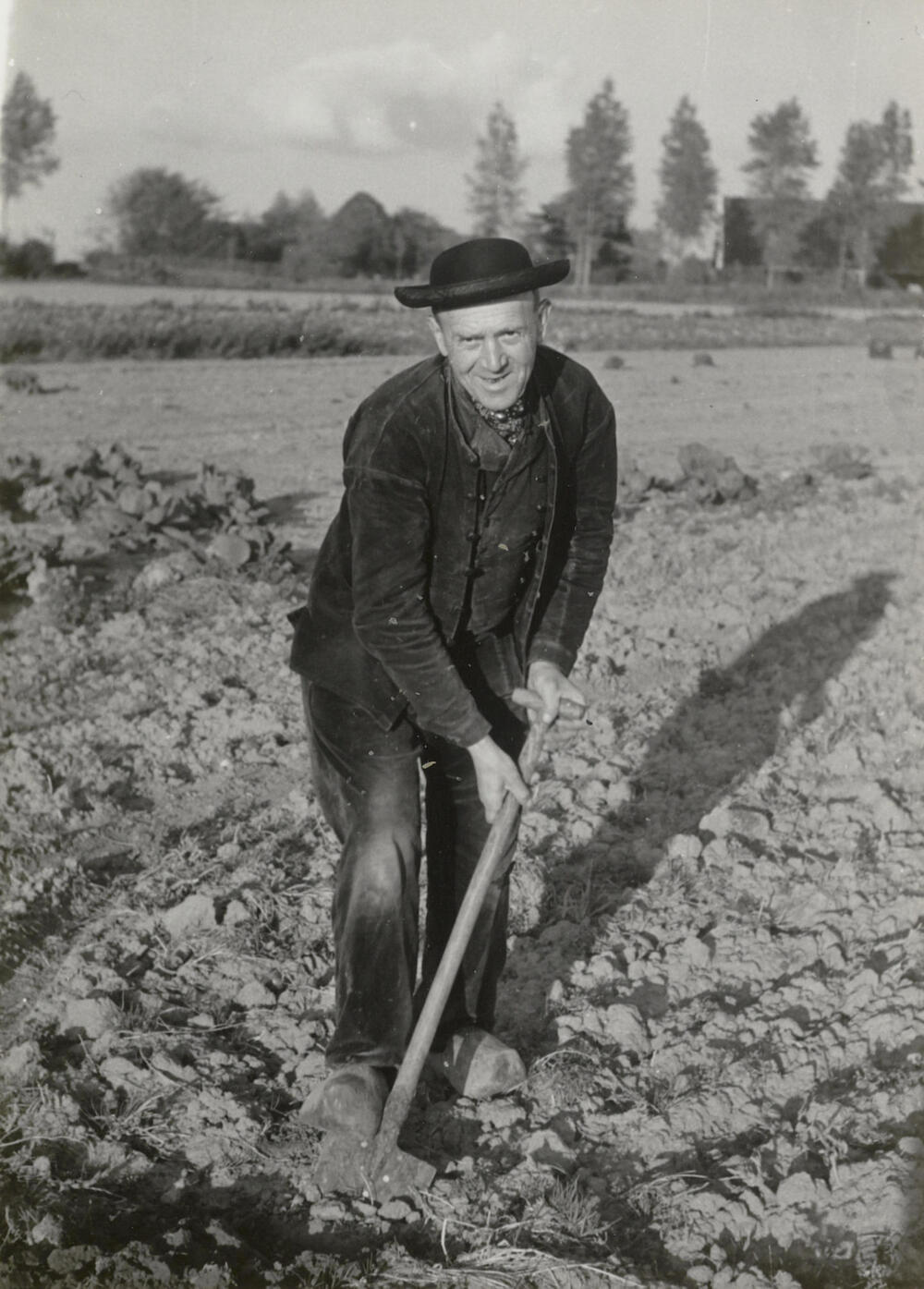 Man in katholieke Zuid-Bevelandse dracht, Ovezande, 1950
