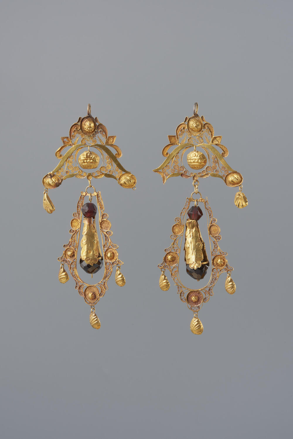Paar oorijzerhangers, Vlaardingen, circa 1850