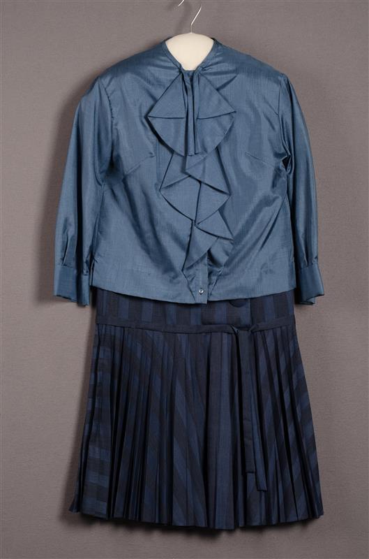 Damesensemble bestaande uit blouse/jasje en jurk