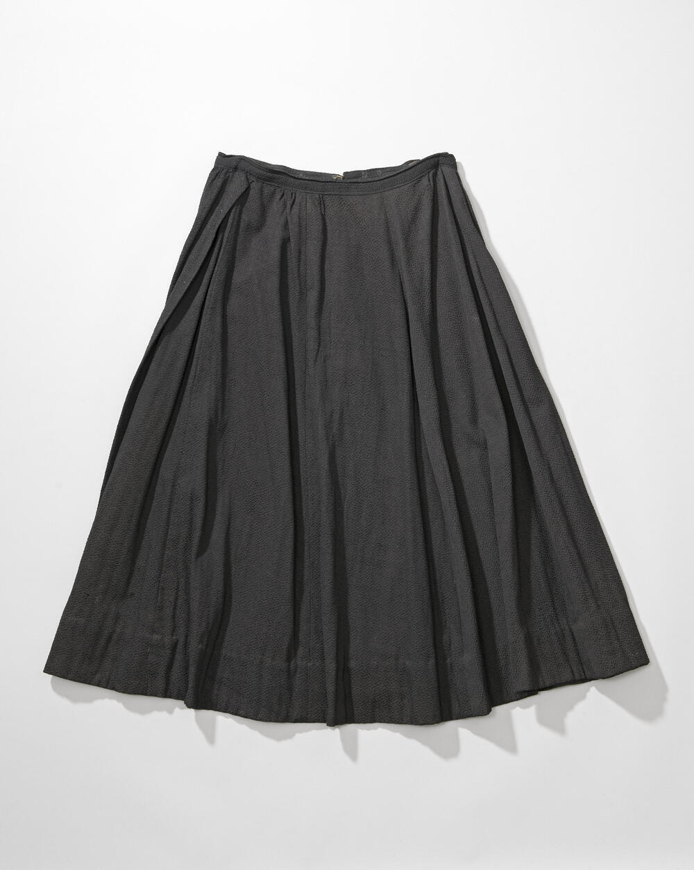 Zwarte rok met ingeweven dessin, deel van een kostuum, Groningen, 1880–1920
