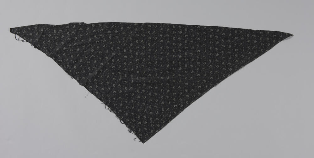 Doek voor de zondagse rouwdracht, Walcheren, 1915–1925