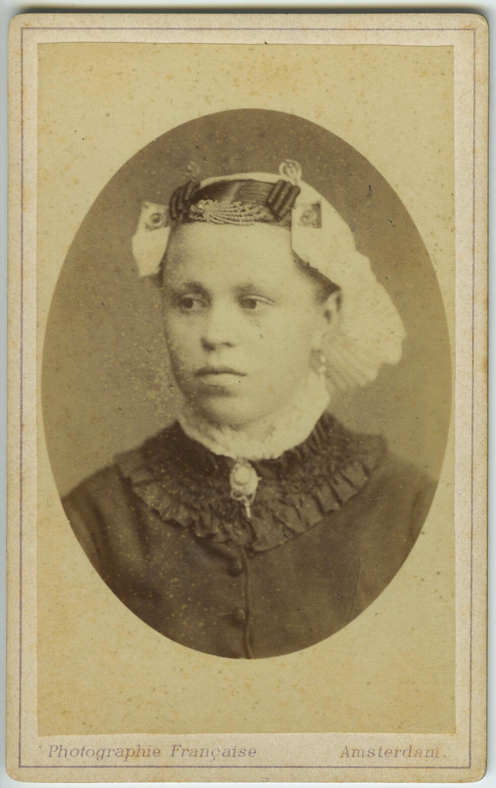 Vrouw in West-Friese streekdracht, circa 1890