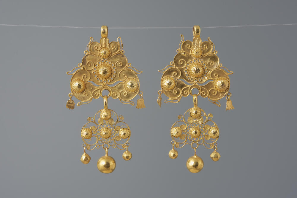 Paar gouden 'prikkelbellen', Nieuw- en Sint Joosland, circa 1870