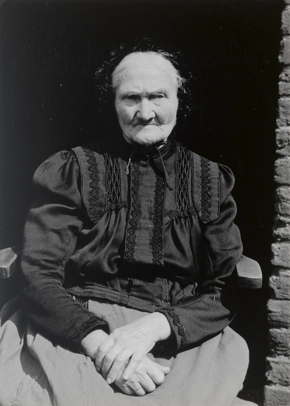 Vrouw in streekdracht uit Stein, 1952