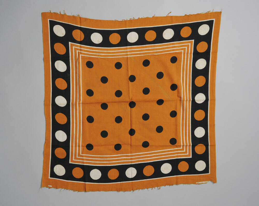 Ongezoomde, bedrukte halsdoek, Maasbree, voor 1948