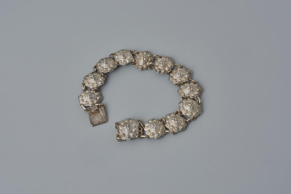 Zilveren schakelarmband, Holten, 1906–1953