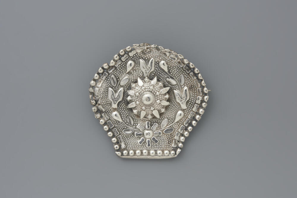 Broche gemaakt van een oorijzerstift, Friesland, 1855–1906
