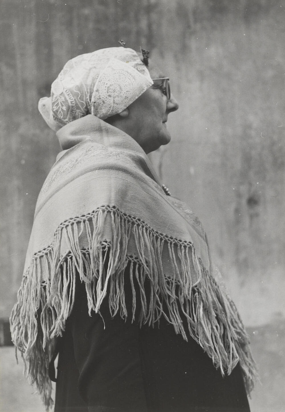 Petronella van Beelen in zondagse dracht, Noordwijk aan Zee, 1955