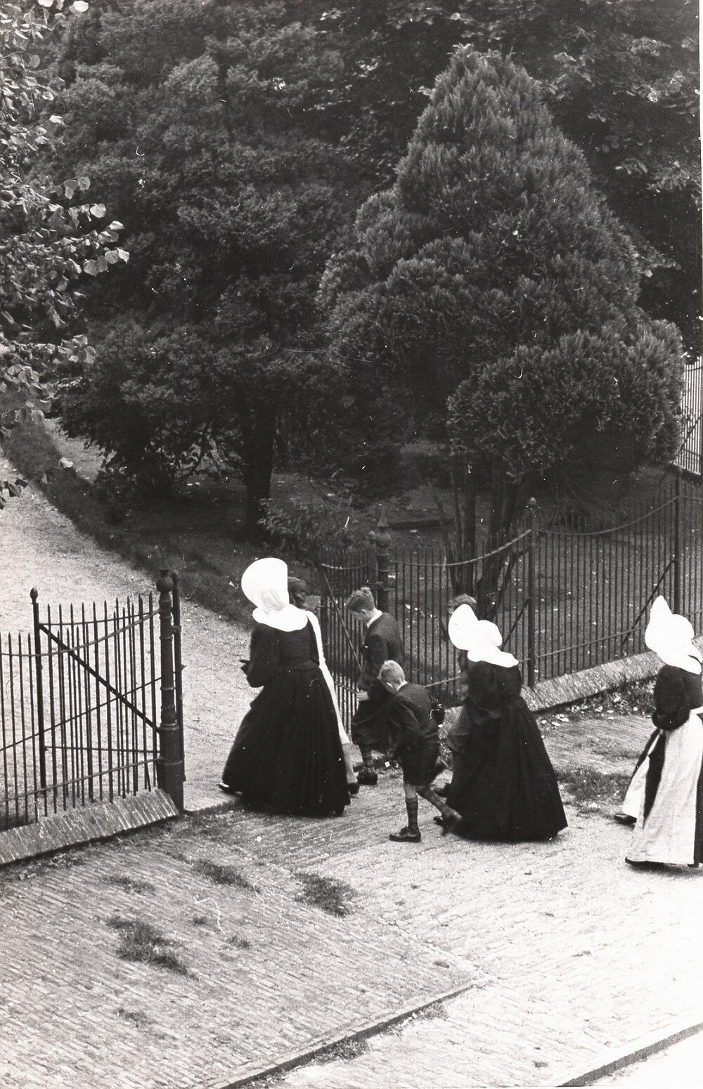 Kerkgang, Huizen, 1945