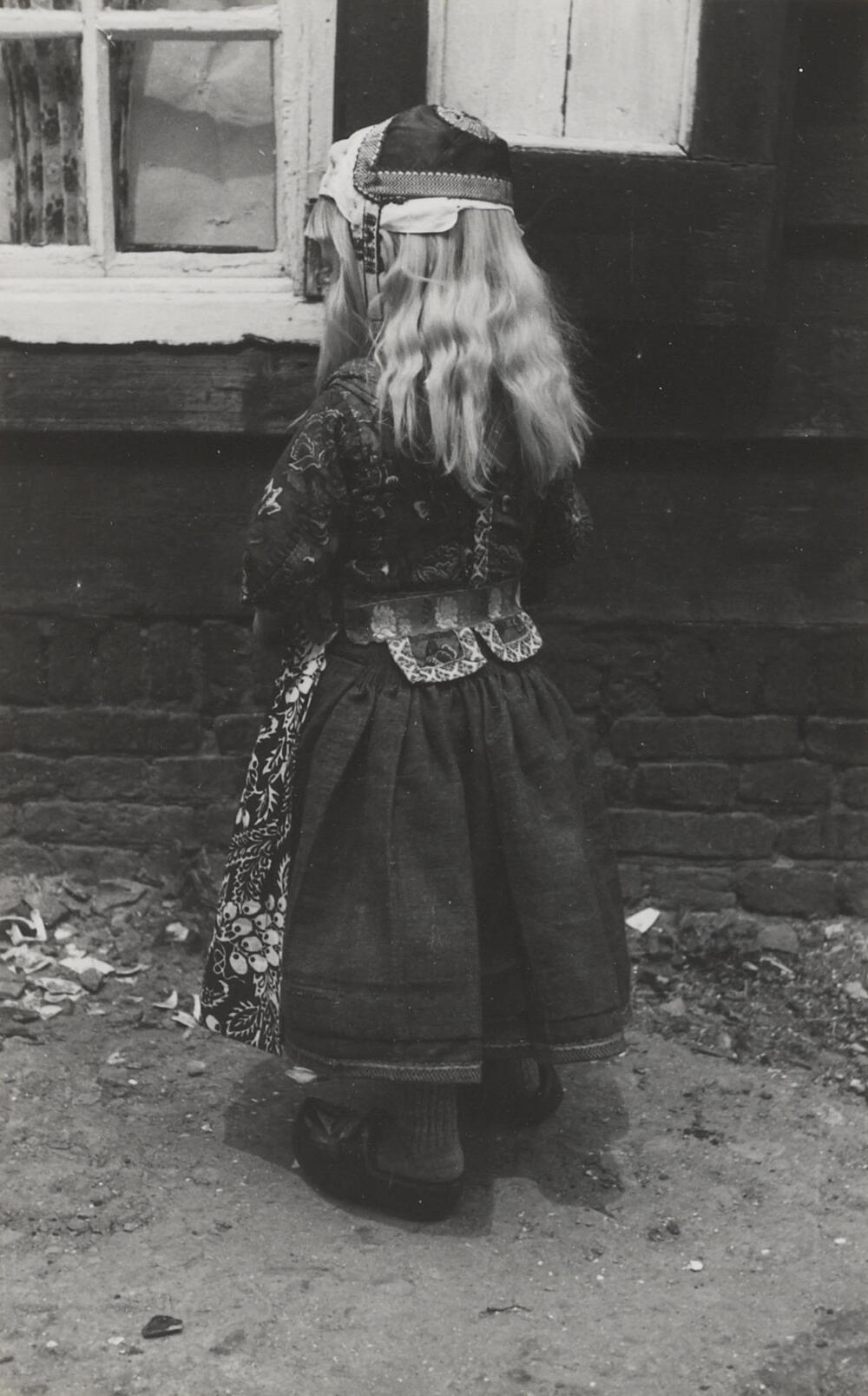 Jan van Brederode in Marker dracht, 1943