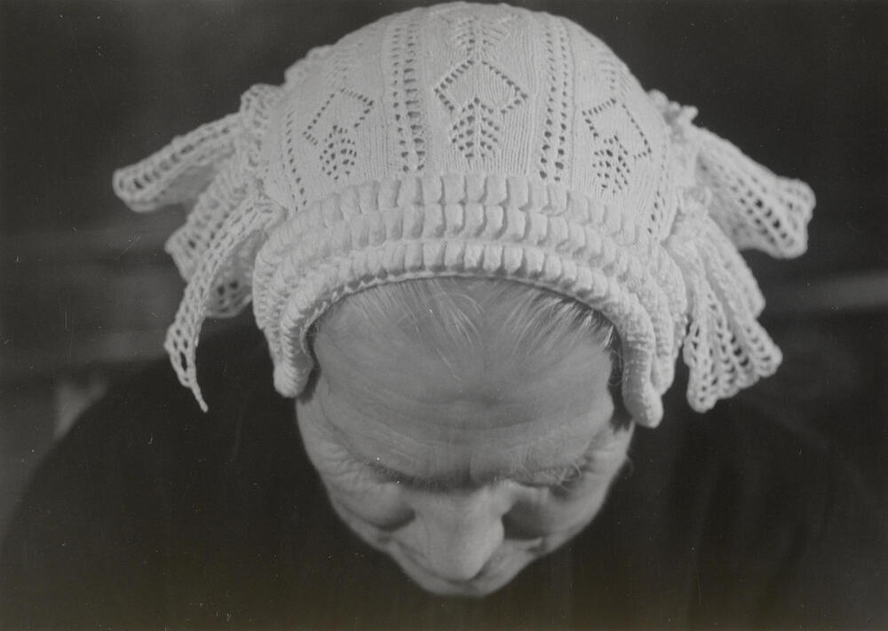 Mevrouw Keur uit Scherpenisse in Thoolse dracht, 1955