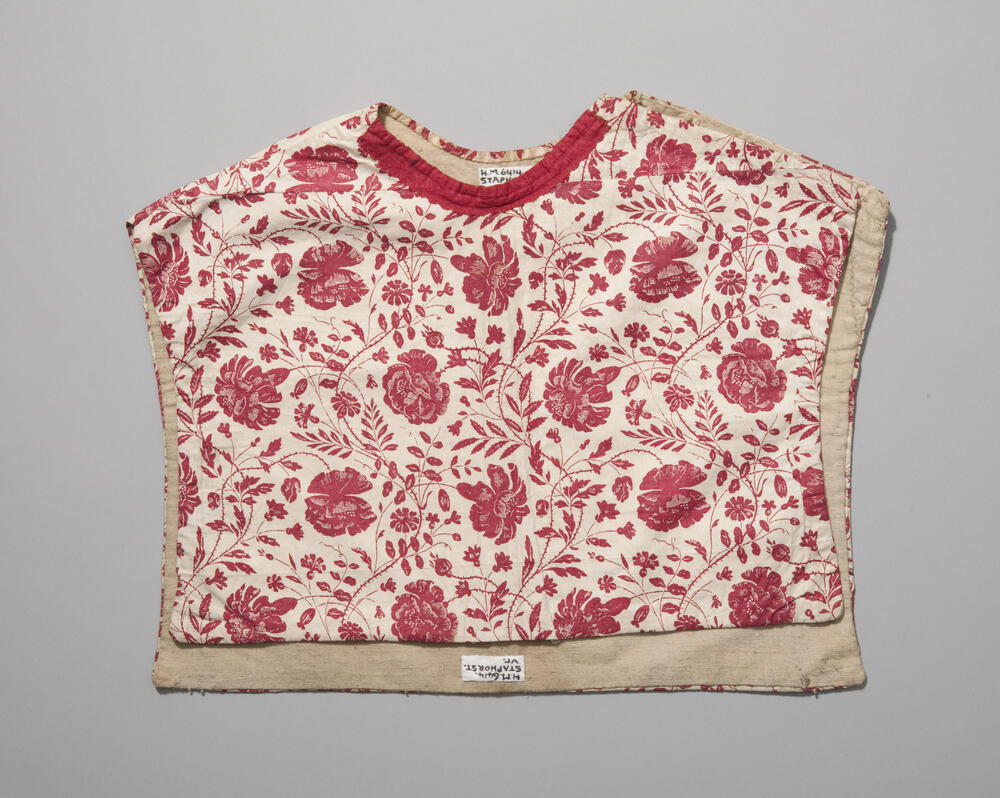 Kraplap met rode bloemen op wit fond, Staphorst, 1875–1900