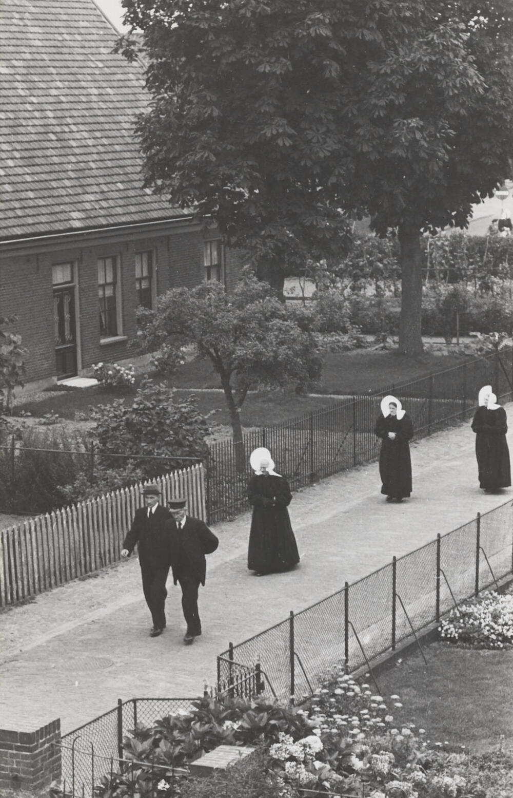 Kerkgang, Huizen, 1945
