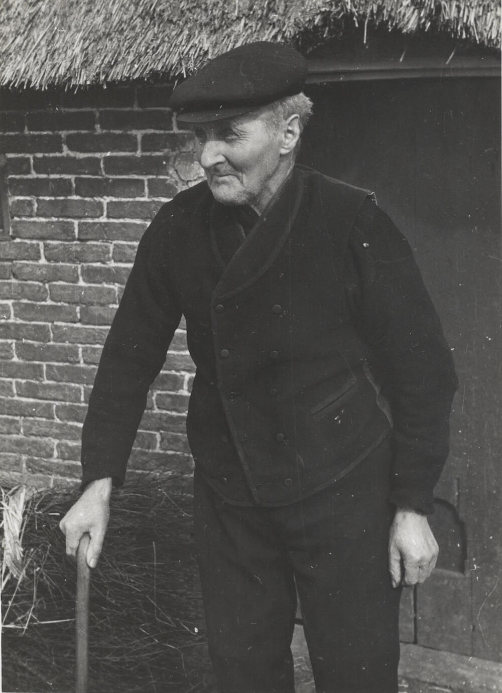 Boer uit Orvelte in zijn zondagse pak, 1944