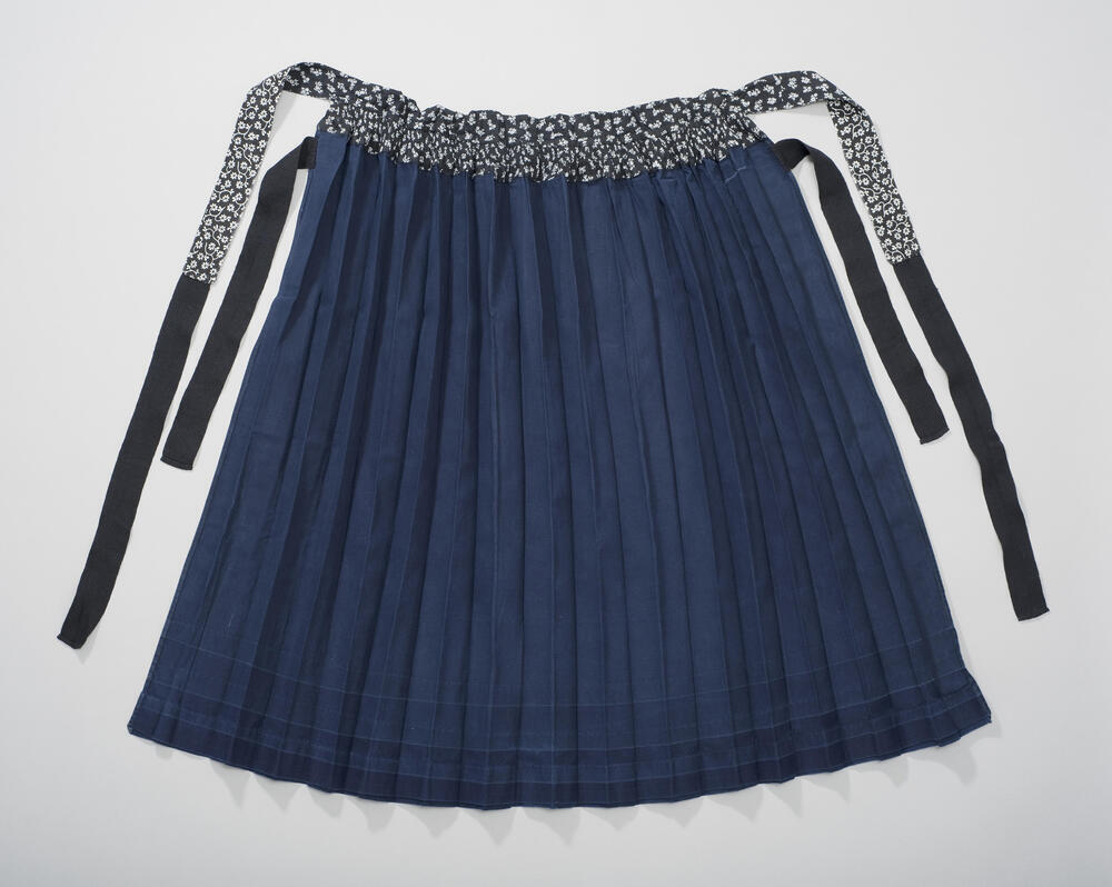 Daags schort voor een meisje in de zware rouw, Staphorst of Rouveen, 1950–1980