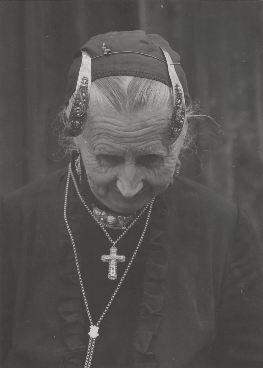 Opzetten van de 'kap', Laren, 1952