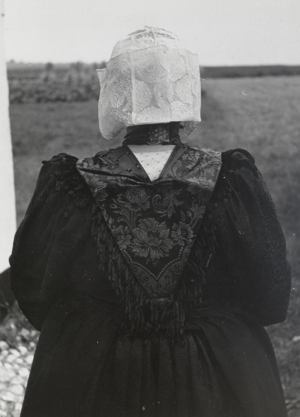 Gijsje Smeeing-Sukel in streekdracht uit Soest, 1952