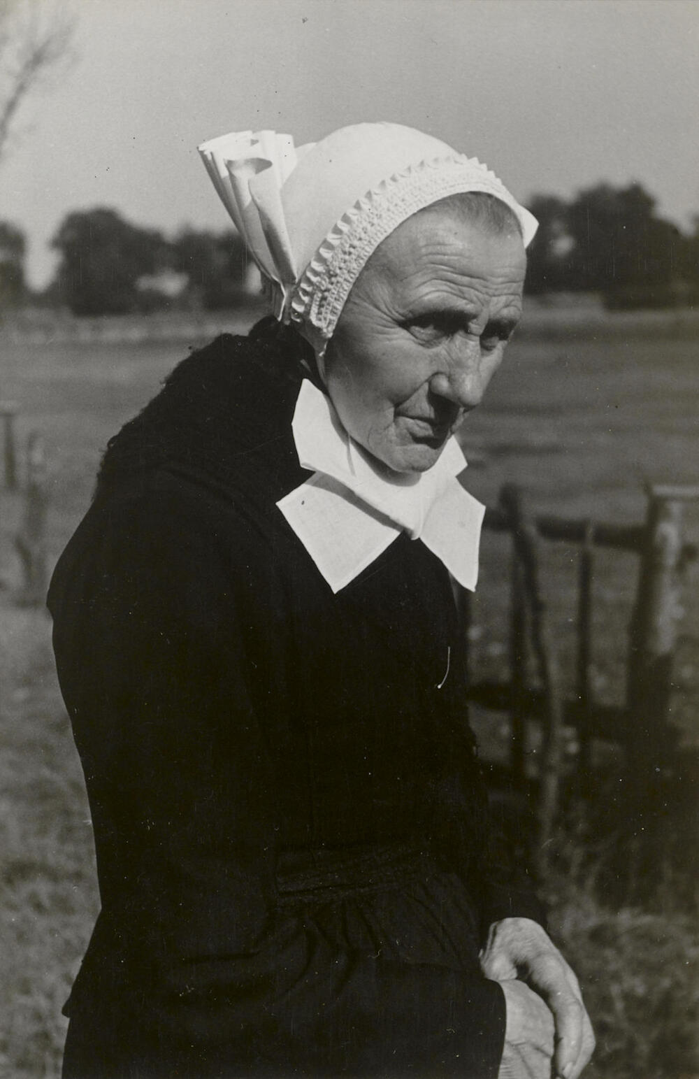 Vrouw uit Beerze in Sallandse dracht, 1946