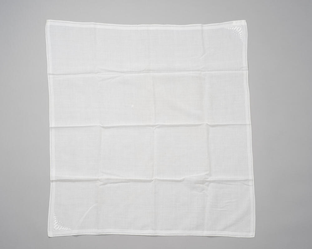 Tipdoek met twee kleine hoekmotieven, Friesland, voor 1975