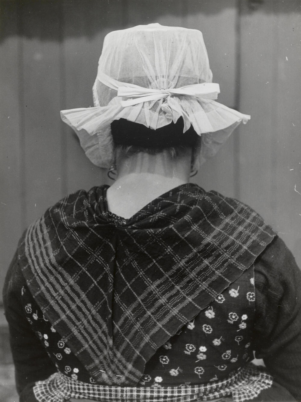 Beertje Veijer in streekdracht, Rouveen, 1944