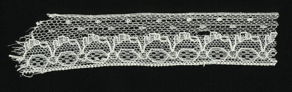 Machinale kant voor doopmutsjes, Staphorst, 1900–1940