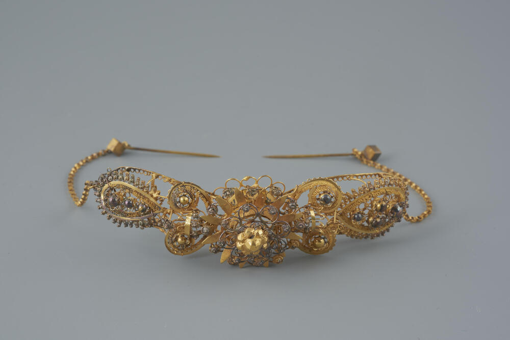 Gouden voorhoofdssieraad, Noord-Holland, 1864–1906