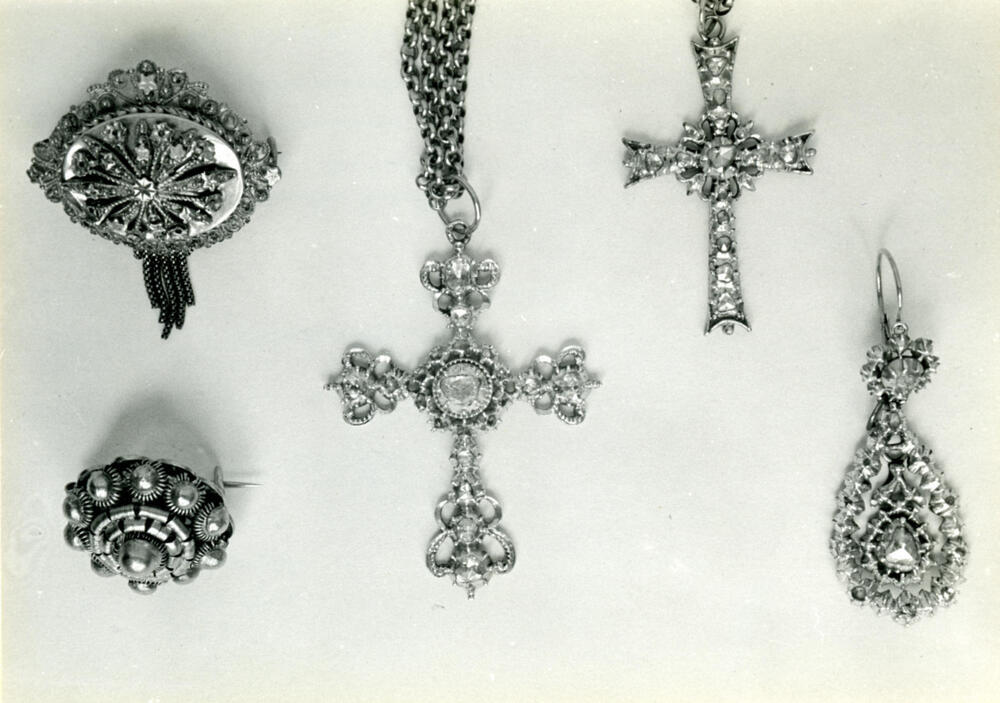 Sieraden, Eemnes en Hoogland, 1952