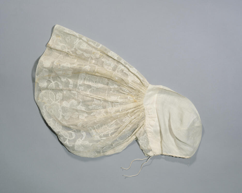 'Duitse muts' met drie stroken kloskant, Friesland, 1775–1800