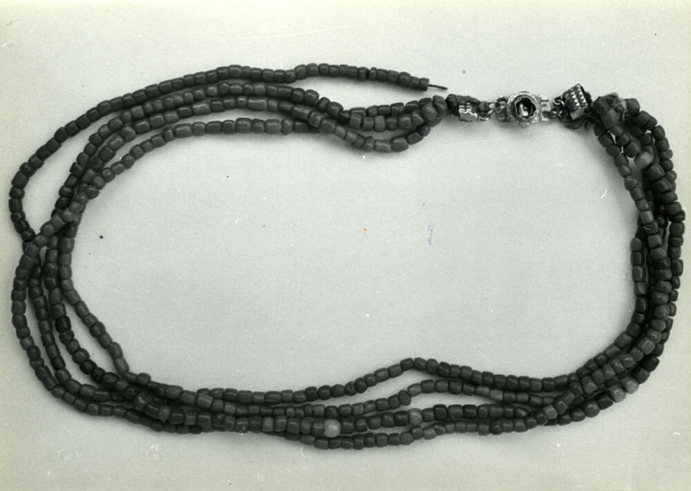 Halssnoer, Laren, 1952