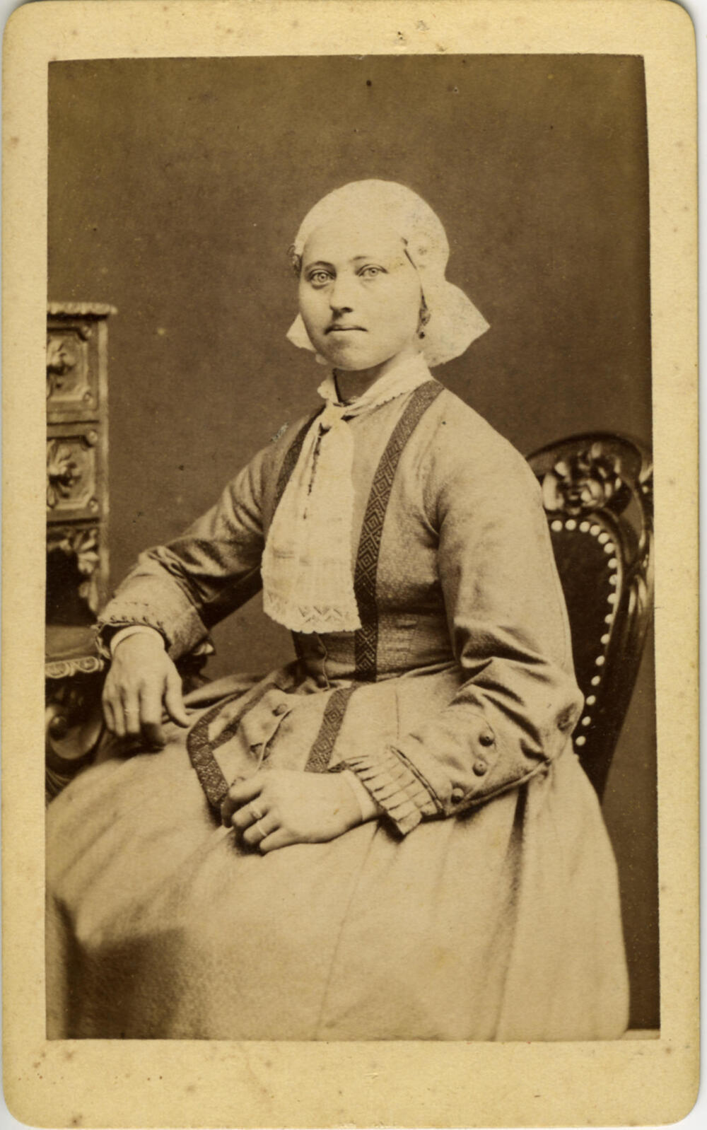 Vrouw in Friese dracht, Leeuwarden, 1872–1879