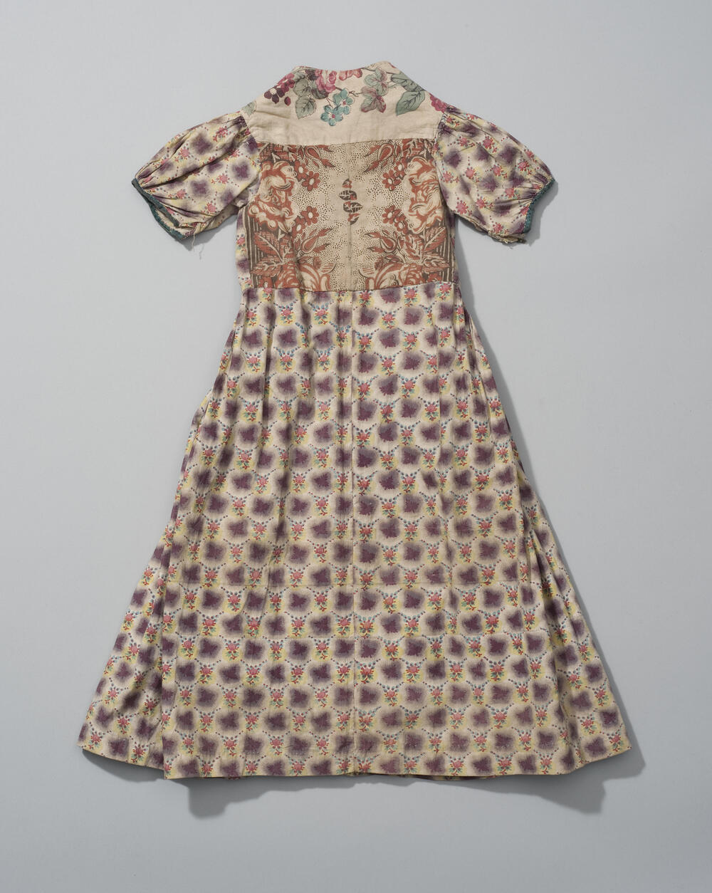 Jurk van bedrukte katoen, West-Friesland, 1800–1900
