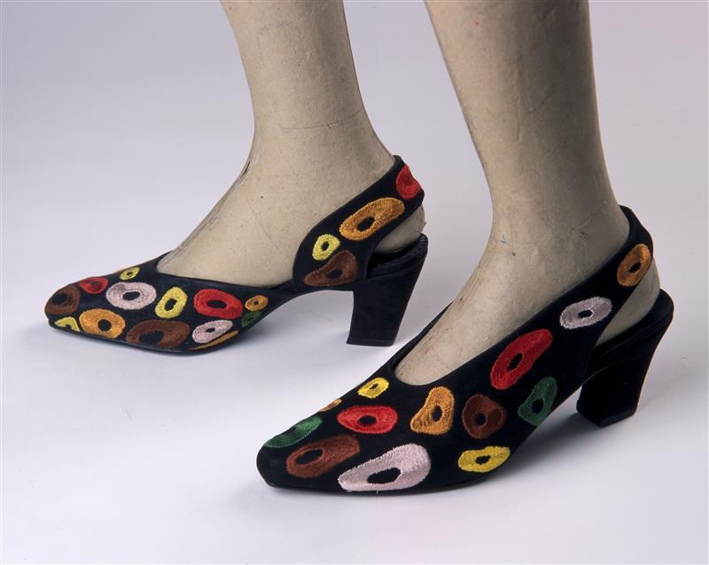 Twee enkele damesschoenen