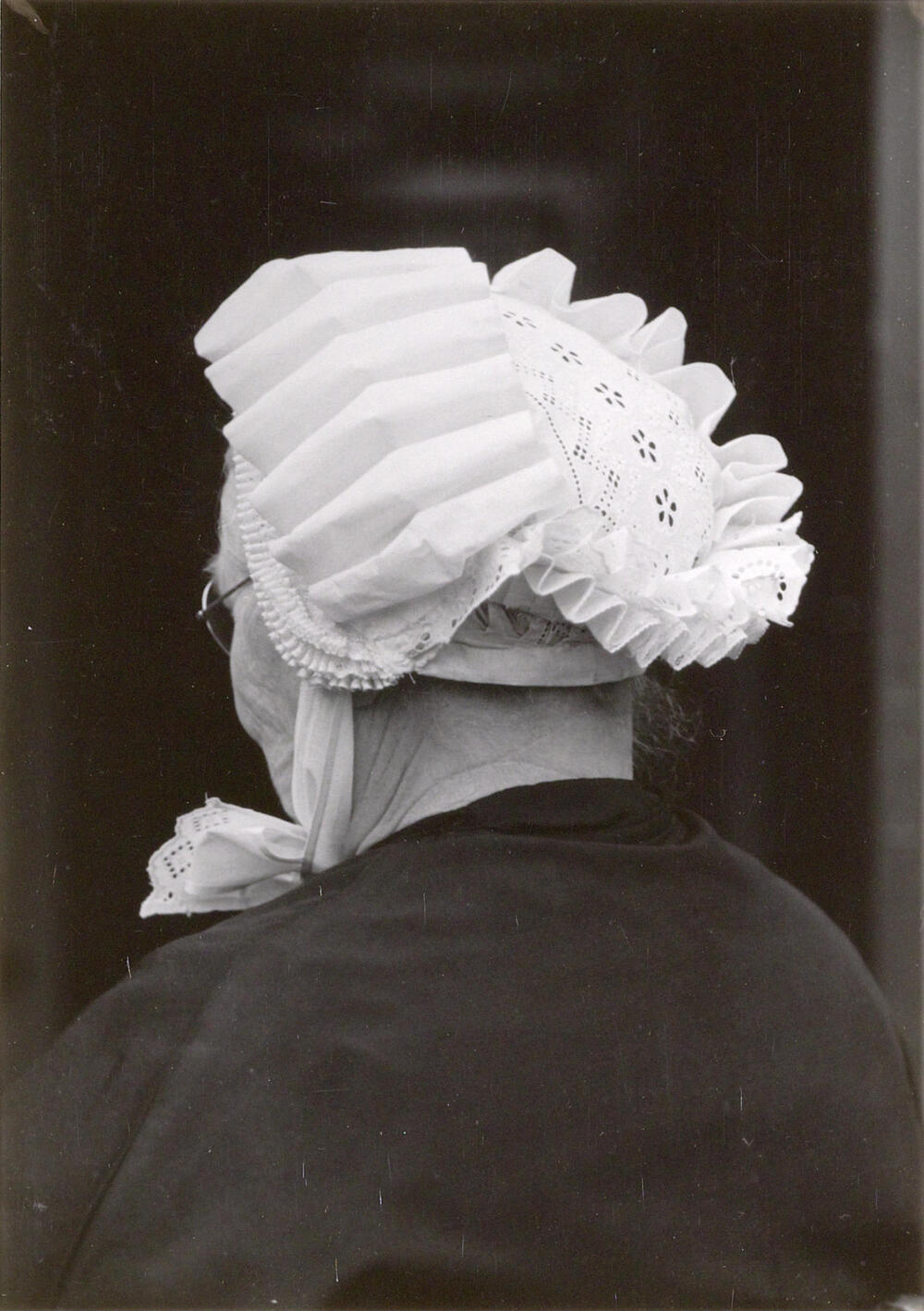 Vrouw uit Oirschot in streekdracht, 1950
