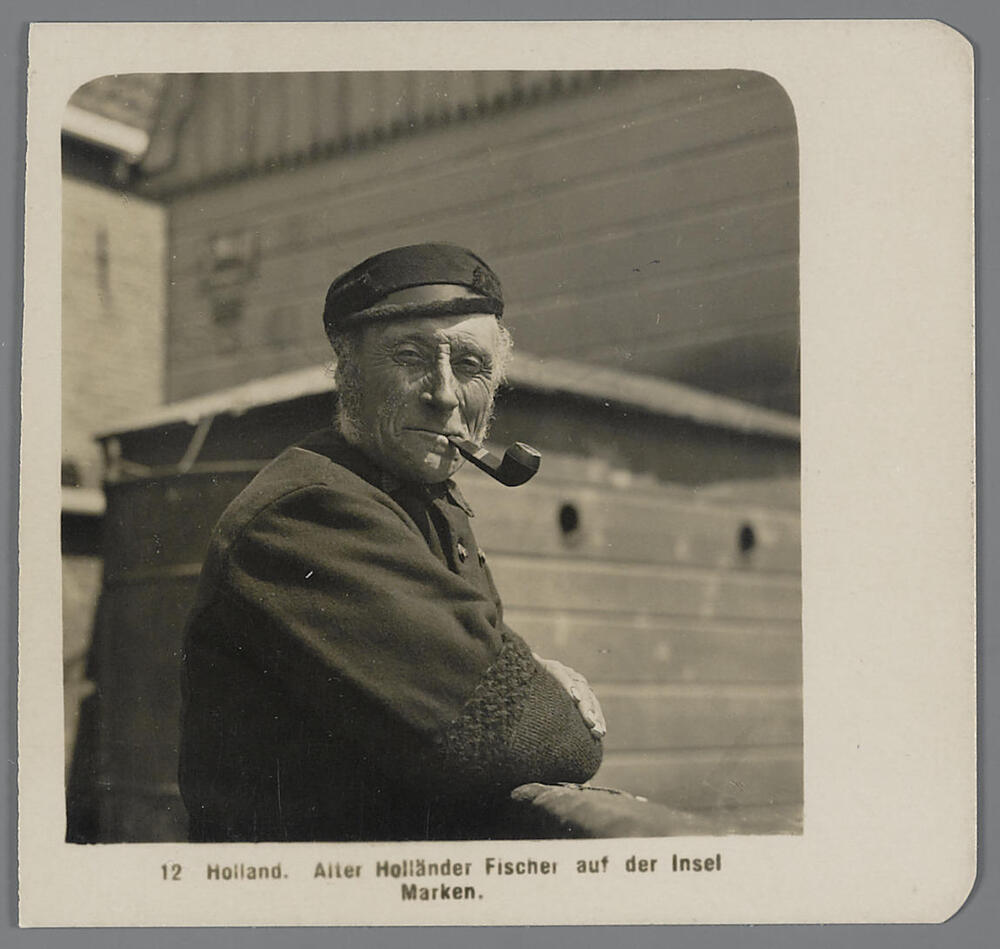 Visser in Marker streekdracht, circa 1910