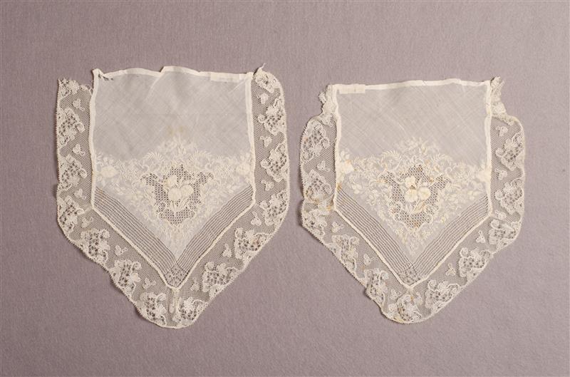Twee jabotjes