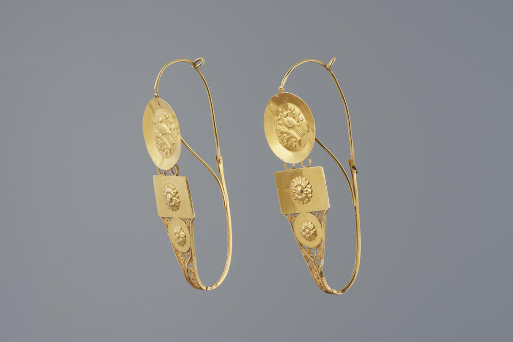 Paar gouden oorhangers, Friesland, 1800–1900