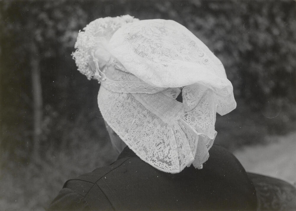 Kee van Eekelen uit De Kladde in West-Brabantse dracht, 1956