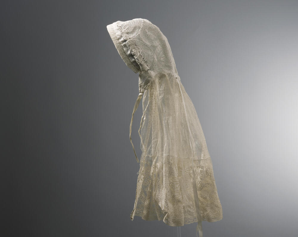 Zondagse knipmuts voor uit de rouw, Kampen
