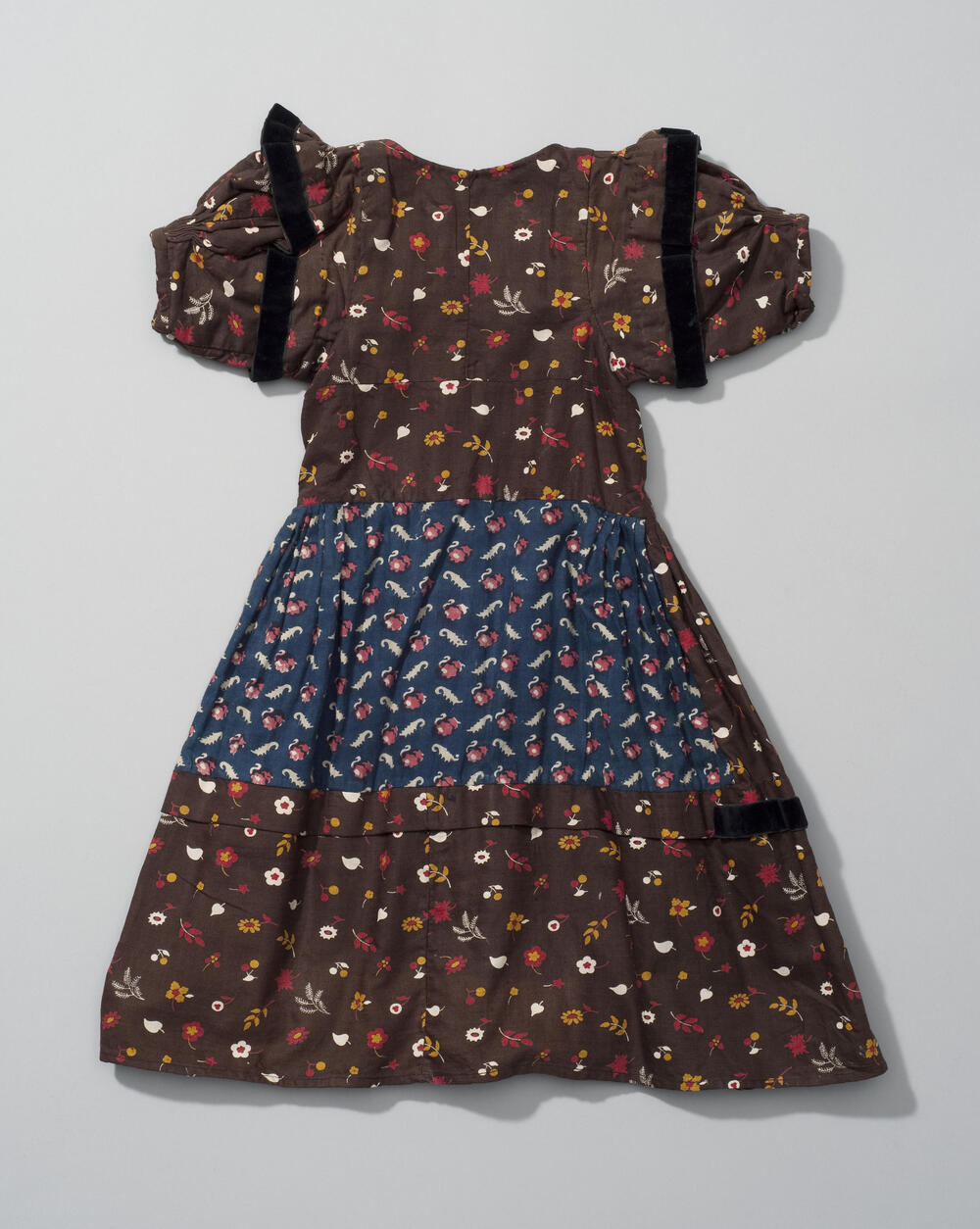 Jurkje voor een baby, Bunschoten-Spakenburg, vermoedelijk 1950–1958